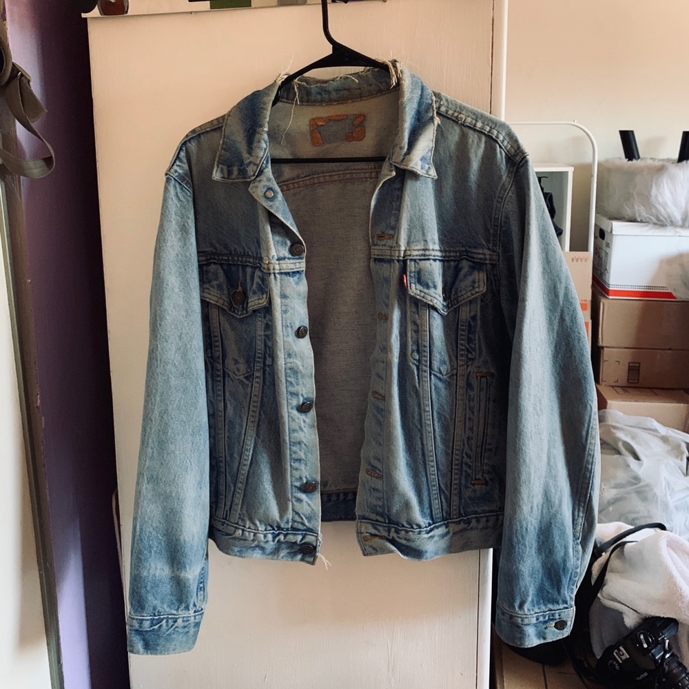 Light wash distressed Levi’s jean jacket